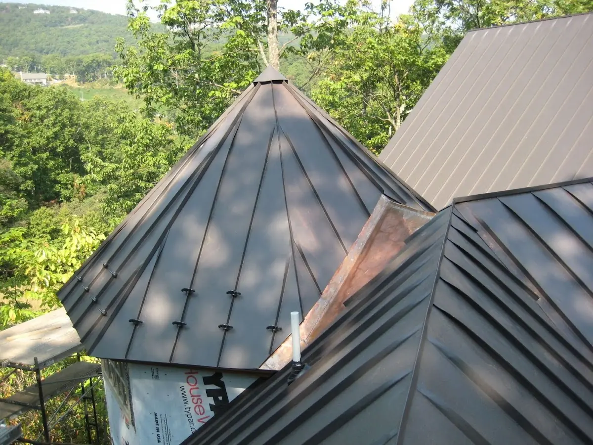 Professional Gutter Cleaning by Craftsman Roofing in Hel-Mel